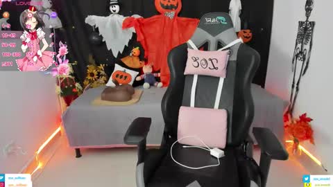 Snapshot of zoe_sullivan_ chatting on 10.28.25 zoe_sullivan_ online show from 10.28.25