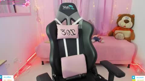 Snapshot of zoe_sullivan_ chatting on 11.07.25 zoe_sullivan_ online show from 11.07.25