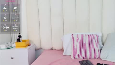 Snapshot of zoeameliie chatting on 10.08.25 zoeameliie online show from 10.08.25