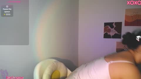 Snapshot of zoebolton1 chatting on 10.31.25 Zoe Bolton online show from 10.31.25