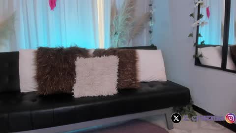 Snapshot of zoee_cruz chatting on 01.31.25 Camila online show from 01.31.25