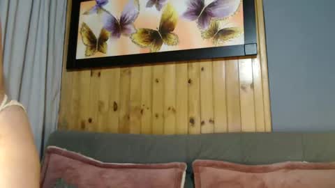 Snapshot of zoee_t chatting on 09.23.25 Zoee online show from 09.23.25