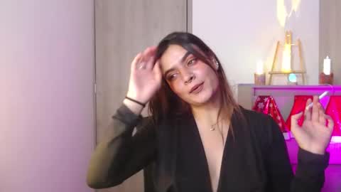 Snapshot of zoee_t chatting on 11.27.25 Zoee online show from 11.27.25