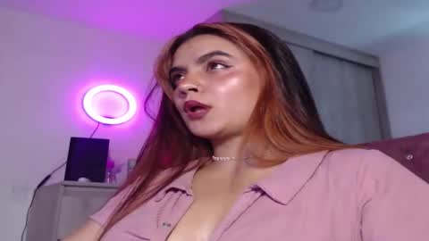 Snapshot of zoee_t chatting on 06.05.26 Zoee online show from 06.05.26