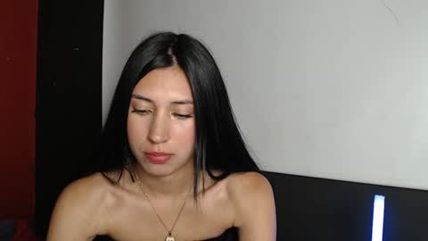 Laura  online show from 01.08.25