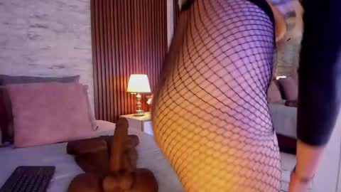 Snapshot of zoehiltonx chatting on 06.05.26 zoehiltonx online show from 06.05.26