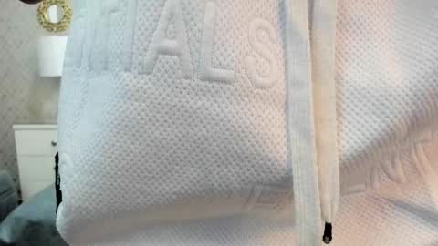 Zoe Krug online show from 09.30.25