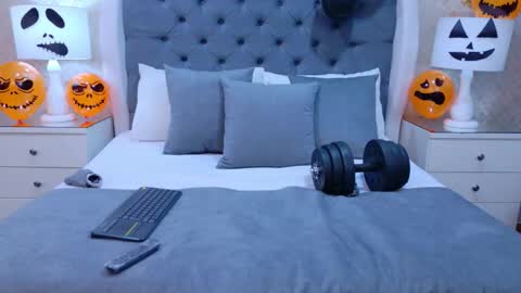 Zoe Krug online show from 10.16.25