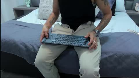 Zoe Krug online show from 04.18.26