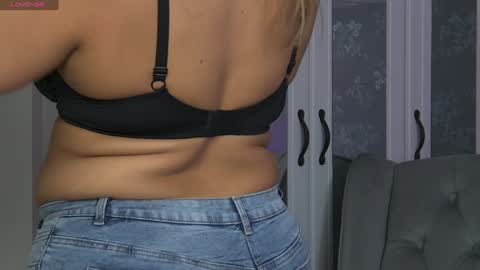 Snapshot of zoemesmerizee chatting on 12.28.24 ZoeMesmerize online show from 12.28.24