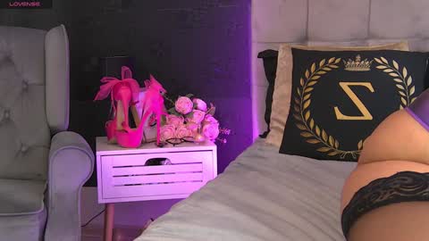 Snapshot of zoemesmerizee chatting on 12.30.24 ZoeMesmerize online show from 12.30.24