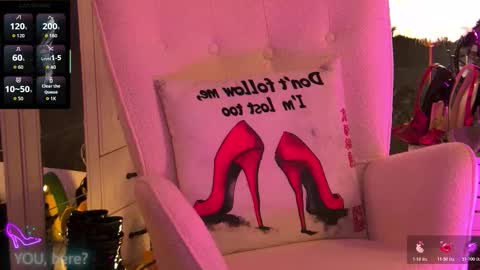 Snapshot of zoemesmerizee chatting on 11.11.25 ZoeMesmerize online show from 11.11.25