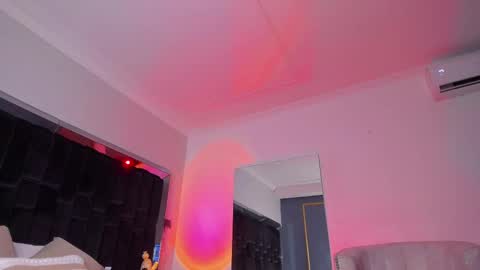 zoevidal_ online show from 02.20.25