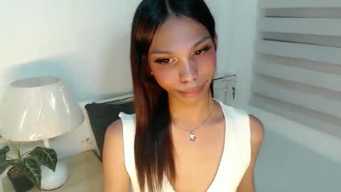 Snapshot of zoeygorgeous19 chatting on 11.19.25 zoey online show from 11.19.25