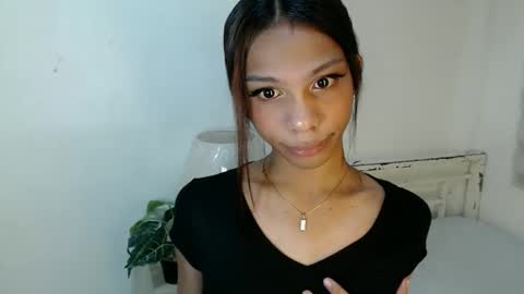 Snapshot of zoeygorgeous19 chatting on 11.22.25 zoey online show from 11.22.25