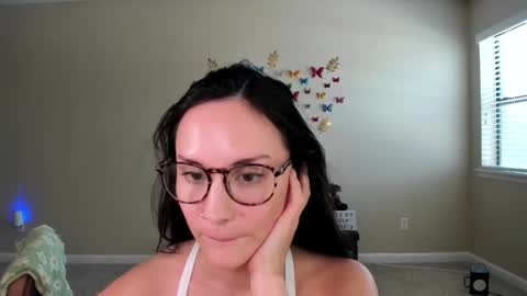 Snapshot of zoiebutterfly chatting on 09.13.25 Zoie online show from 09.13.25