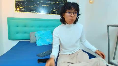     online show from 11.03.25