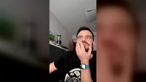 Snapshot of zurdineno chatting on 04.29.26 zurdineno online show from 04.29.26
