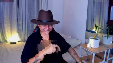 Snapshot of zuryramirez_ chatting on 04.18.26 Zury Ramirez online show from 04.18.26
