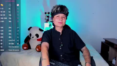 Snapshot of zuryramirez_ chatting on 05.24.26 Zury Ramirez online show from 05.24.26