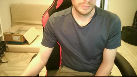 Snapshot of zyriosben chatting on 02.18.25 zyriosben online show from 02.18.25