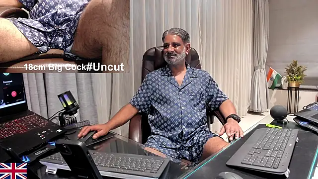 Snapshot of OnlineBossUK chatting on 01.17.26 OnlineBossUK online show from 01.17.26