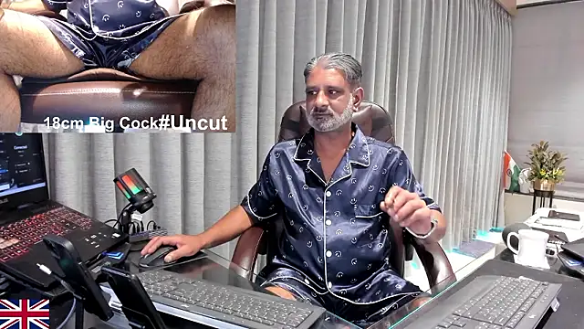 Snapshot of OnlineBossUK chatting on 03.01.26 OnlineBossUK online show from 03.01.26