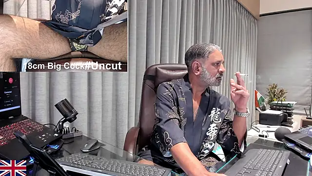 Snapshot of OnlineBossUK chatting on 03.18.26 OnlineBossUK online show from 03.18.26