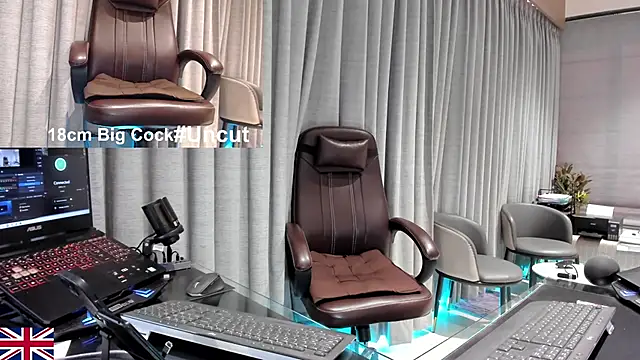 Snapshot of OnlineBossUK chatting on 04.15.26 OnlineBossUK online show from 04.15.26