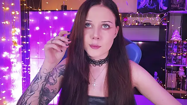 Snapshot of jasminevine chatting on 12.13.24 jasminevine online show from 12.13.24