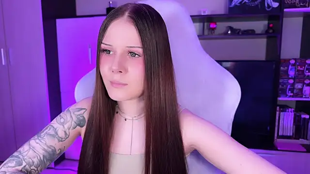 Snapshot of jasminevine chatting on 10.06.25 jasminevine online show from 10.06.25