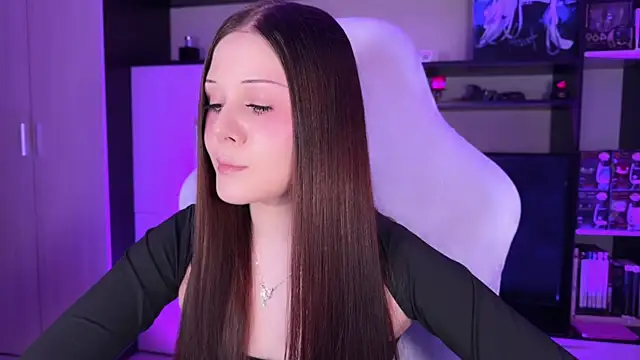 Snapshot of jasminevine chatting on 11.28.25 jasminevine online show from 11.28.25