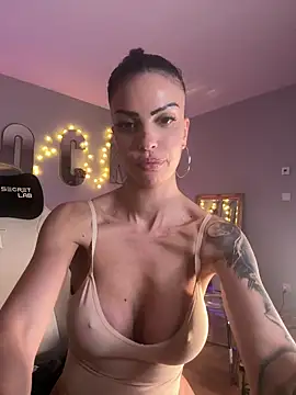 Helena Karel online show from 02.08.25