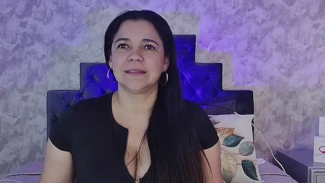 Snapshot of elizabeth_coleman chatting on 04.28.26 elizabeth coleman online show from 04.28.26
