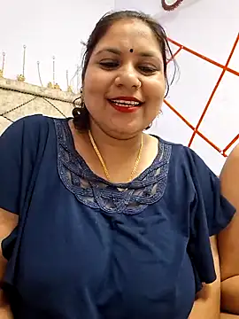 Snapshot of MOM-SUN-COUPLE chatting on 02.24.25 MOM-SUN-COUPLE online show from 02.24.25