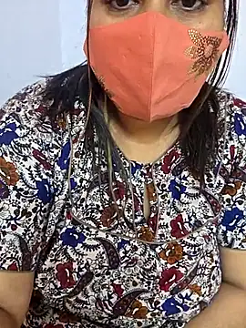 Snapshot of MOM-SUN-COUPLE chatting on 03.18.26 MOM-SUN-COUPLE online show from 03.18.26