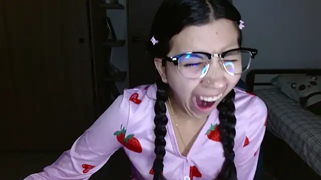 mia  lopez  online show from 04.05.26