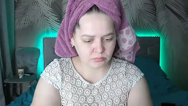 Snapshot of uliastar chatting on 01.14.25 uliastar online show from 01.14.25