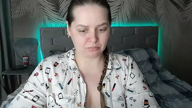 Snapshot of uliastar chatting on 02.27.25 uliastar online show from 02.27.25