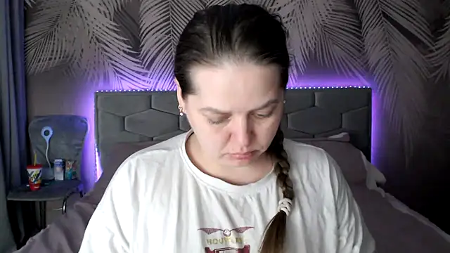 Snapshot of uliastar chatting on 03.19.25 uliastar online show from 03.19.25