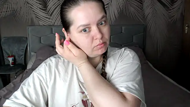 Snapshot of uliastar chatting on 03.21.25 uliastar online show from 03.21.25