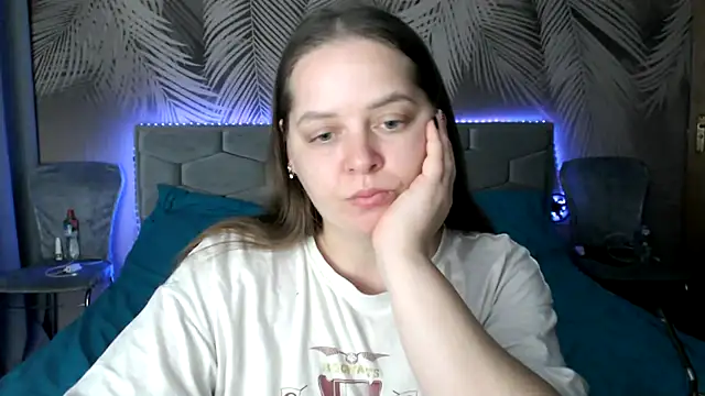 Snapshot of uliastar chatting on 11.28.25 uliastar online show from 11.28.25