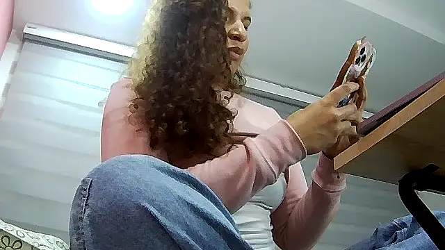 Snapshot of gatubelahot chatting on 11.15.25 gatubelahot online show from 11.15.25