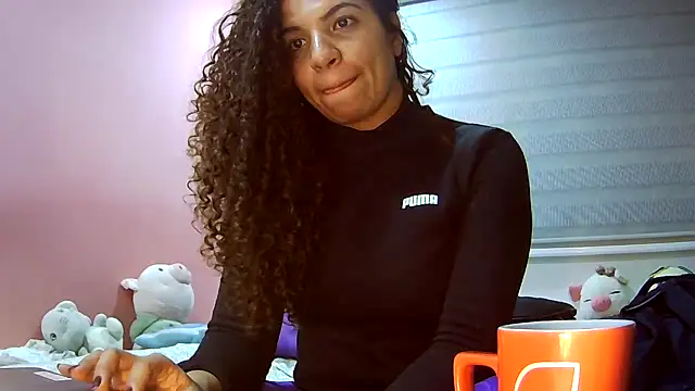 Snapshot of gatubelahot chatting on 11.28.25 gatubelahot online show from 11.28.25