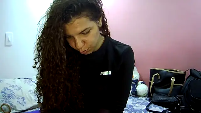 Snapshot of gatubelahot chatting on 12.23.25 gatubelahot online show from 12.23.25