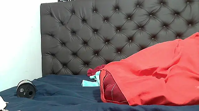 sluttylaura21 online show from 03.09.25