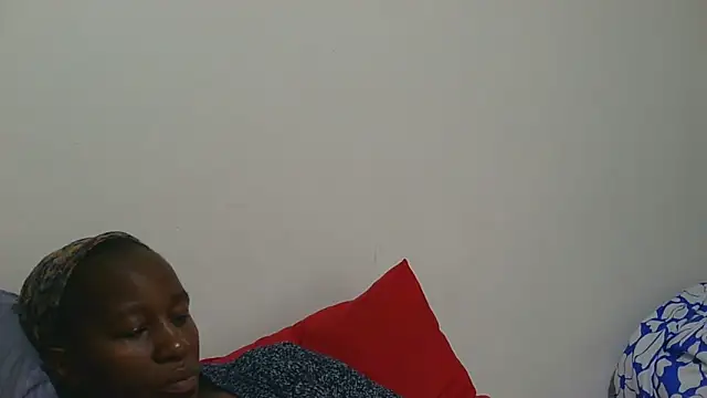 sluttylaura21 online show from 12.04.25