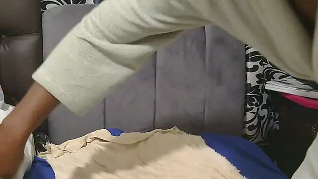 sluttylaura21 online show from 05.15.26