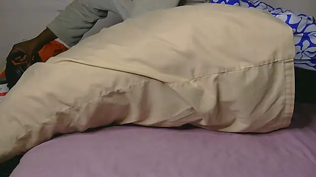 sluttylaura21 online show from 05.18.26