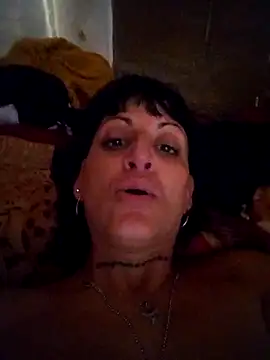 Snapshot of estefyzapata chatting on 10.14.25 estefyzapata online show from 10.14.25